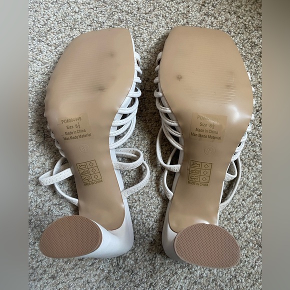 NWOT White Journee Heels - Picture 8 of 8